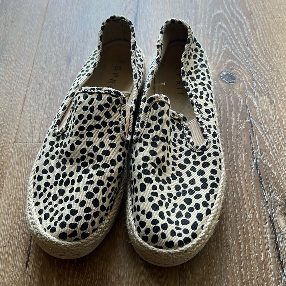 Esprit Tan with Black Spots Size 8.5 Great Condition